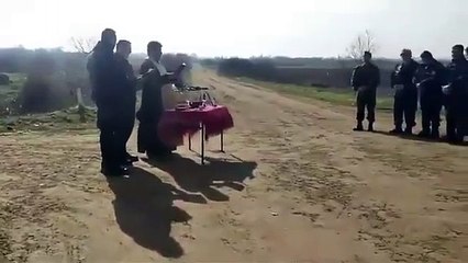 Bunu da gördük! Türkiye sınırına giden papaz Yunanlıları kutsadı