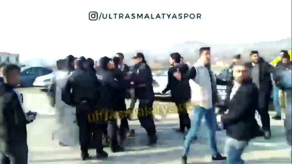 Adil gevrek taraftarlarla kavga etti