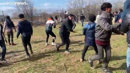 Мигранты пытаются прорваться в Грецию