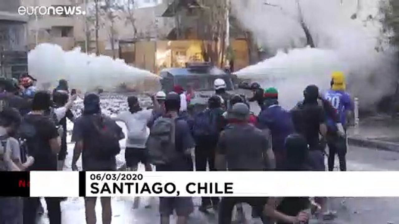 Wasserwerfer gegen Demonstranten in Santiago de Chile