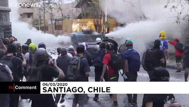 Чили: акция протеста обернулась столкновениями демонстрантов с полиицией