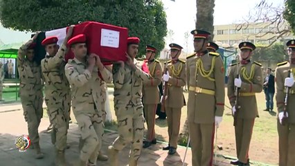 بالدموع يهتف "تحيا مصر"..والد الشهيد محمد أبو غزالة: ابنى فدا تراب البلد