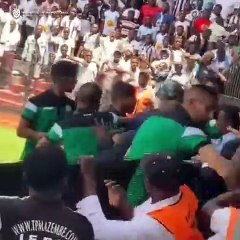 لاعبي الرجاء في ملعب مازيمبي