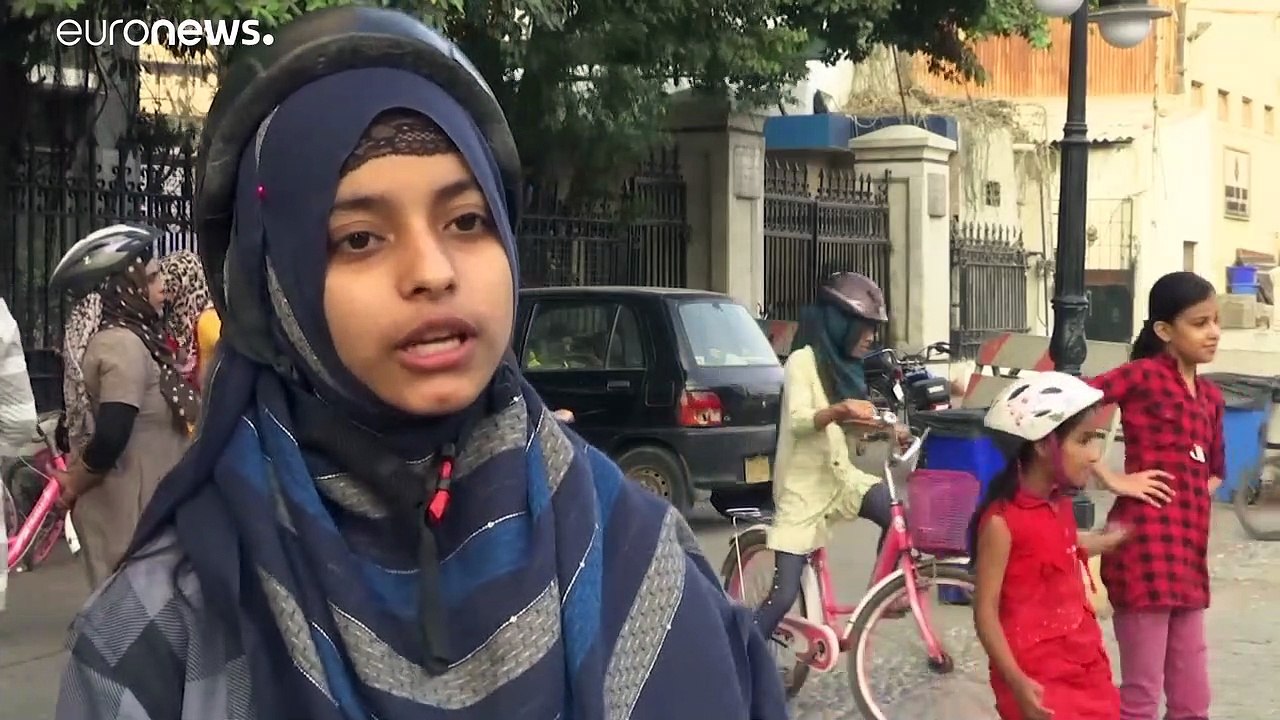 Mit Mut im Sattel - der Mädchen-Fahrradclub von Karatschi