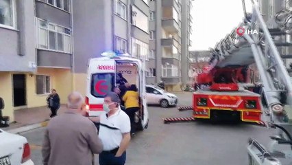 Alevlere teslim olan binada mahsur kalan vatandaşları itfaiye kurtardı
