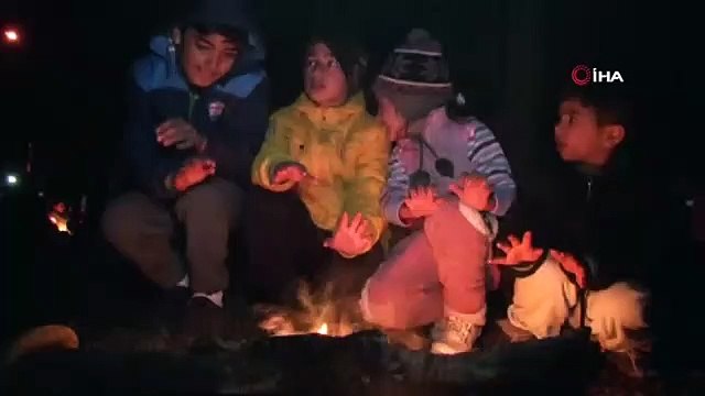 Yunan güvenlik güçlerinin, Pazarkule'deki mültecilere sert müdahalesi sürüyor