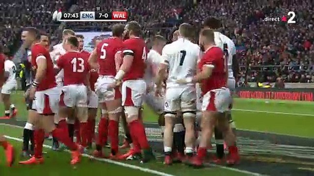 Rugby: Demande de sanctions contre le joueur anglais Joe Marler qui a profité hier d'une grosse échauffourée pour tripoter son adversaire gallois