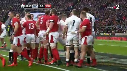 Rugby: Demande de sanctions contre le joueur anglais Joe Marler qui a profité hier d'une grosse échauffourée pour tripoter   son adversaire gallois