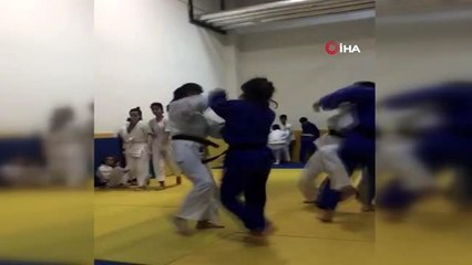 İşitme engelli 15 yaşındaki Elif, 'Başaramazsın' dedikleri sporda Türkiye şampiyonu oldu