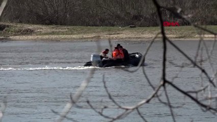 EDİRNE-Özel harekat polisleri Meriç'te zodyak botla devriyeyi artırdı