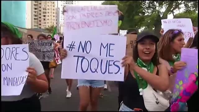 Clamor en las calles de Lima contra las violencias machistas con motivo del 8M