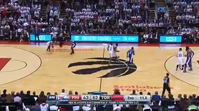 Khawi Leonard en mode playoffs cette nuit. Toronto Raptors ⚪️ 125-89 Philadelphia 76ers (36 points d’écarts )