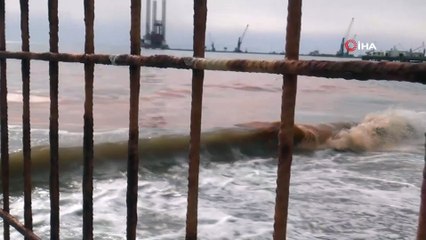 Marmara Denizi turuncuya boyandı