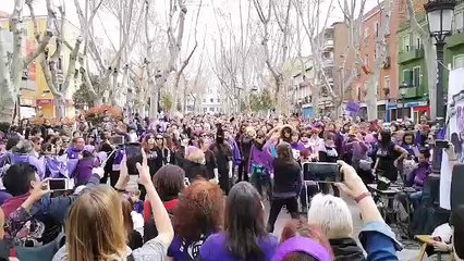 Las manifestantes en Madrid cantan 'Un violador en tu camino' por el 8M