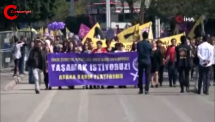 Kadınlar erkekleri mitingten kovdu