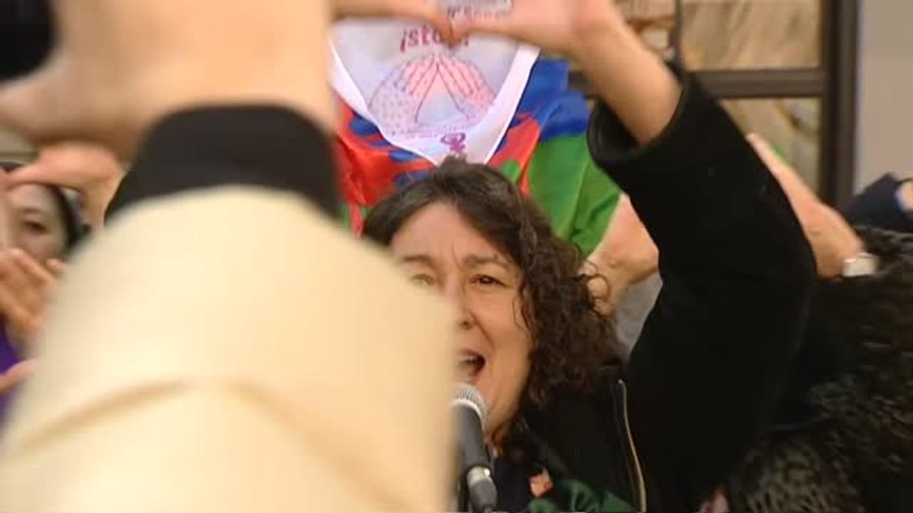 El morado pinta las calles de Madrid durante la mañana del 8M