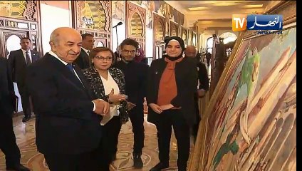 رئيس الجمهورية يزور معرض خاص بالمنتجات الحرفية للمرأة