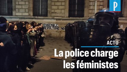 Video herunterladen: Paris : des heurts avec la police lors d'une marche féministe