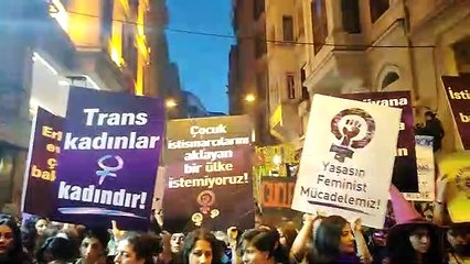 Kadınlar yasak tanımıyor! Binlerce kadın Sıraselviler  Caddesi'nde
