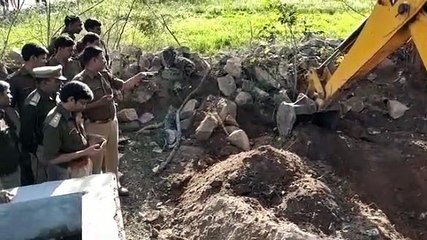 जमीन में गढ़कर रखी थी अवैध शराब,पुलिस ने की बरामद