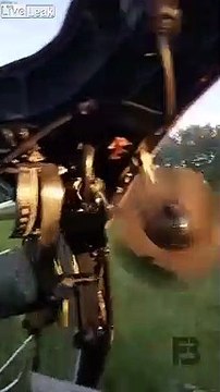 Vol en rase motte d'un hélicoptère sur une autoroute !