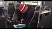 Endormi dans le bus, ce passager tient en équilibre !