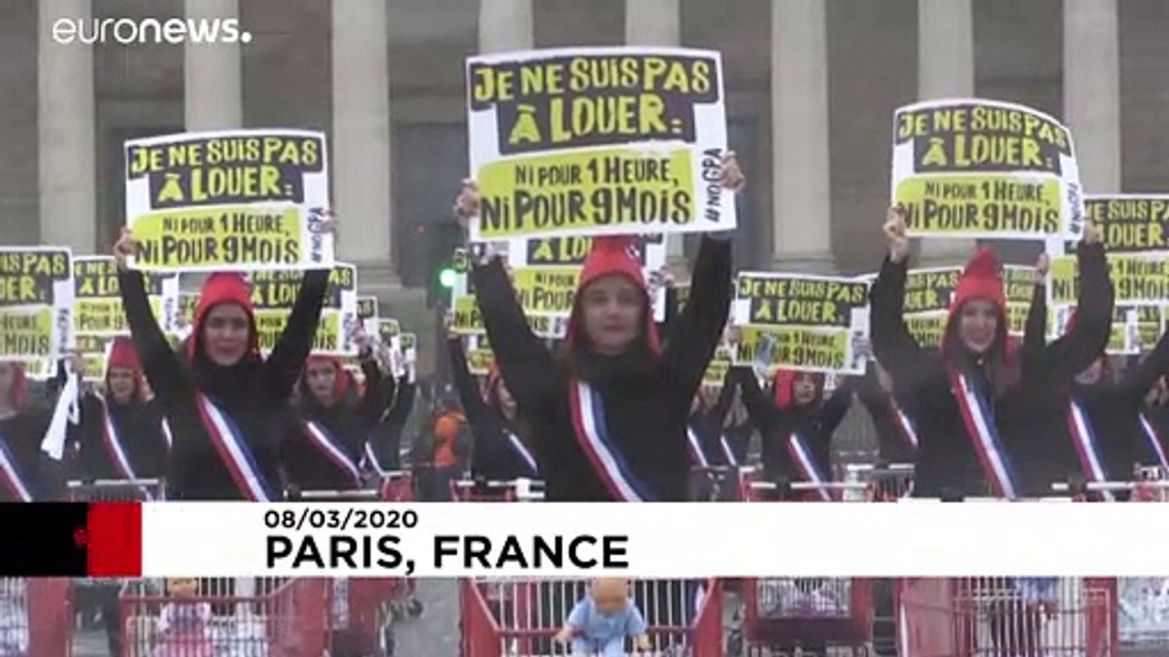 Internationaler Frauentag: Oben-ohne-Protest in Paris