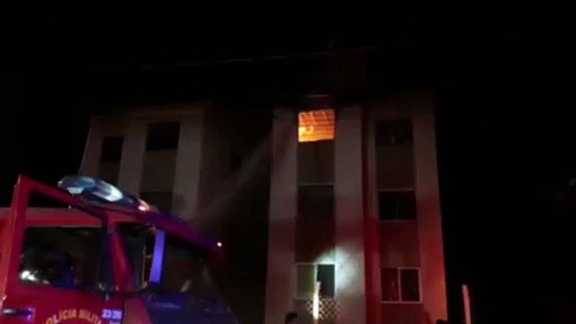 Corpo de Bombeiros é acionado para combater incêndio em apartamento