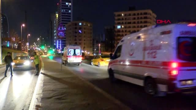 ESENYURT'TA SÜRÜCÜSÜ DİREKSİYON BAŞINDA UYUYAN TAKSİ TAKLA ATTI 1 YARALI