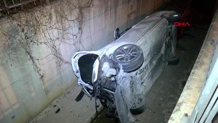 BEYKOZ'DA VİRAJI ALAMAYAN OTOMOBİL DEREYE DÜŞTÜ