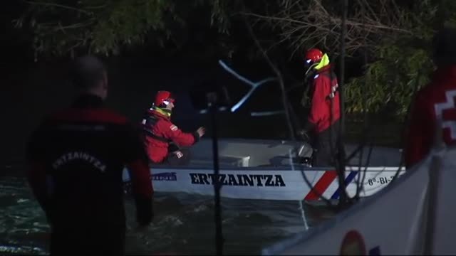 Rescatan los tres cadáveres del interior del vehículo que cayó al Urumea