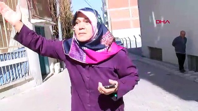 Sırtını yasladığı duvarın çökmesiyle terastan düşen kadın öldü