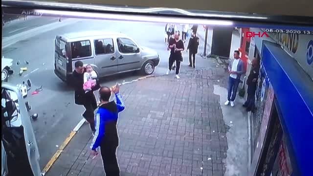 BEYOĞLU'NDA POLİSTEN KAÇAN ŞÜPHELİ ORTALIĞI BİRBİRİNE KATTI