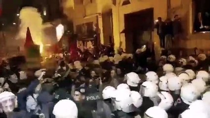 Gözaltına alınan kadın 'şiddet koridoru'nda!