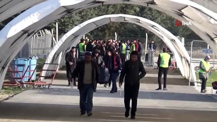 Üç ayları yakınlarıyla geçirmek isteyen Suriyeliler ülkelerine gidiyor