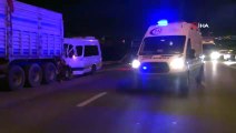 İzmir Bayraklı'da Trafik Kazası, İşçi Servisi Seyir Halindeki Kamyona Arkadan Çarptı