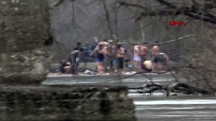 Göçmenler, Meriç Nehri'nde yıkandı
