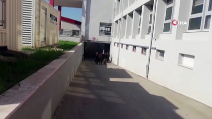 Adana'da uyuşturucu satan 2 torbacı tutuklandı