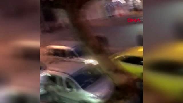 BAĞCILAR'DA TRAFİKTE YOL VERME KAVGASI KAMERADA