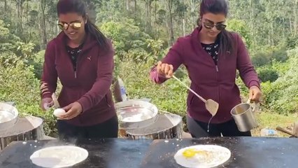 Aiswarya Rajesh Prepares Egg dosa in shooting Spot