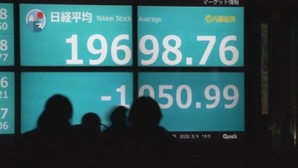 El temor al avance del coronavirus causa un lunes negro en las bolsas asiáticas