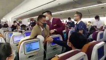 Coronavirus: Retienen a una mujer en su asiento tras 'toser deliberadamente' en un avión