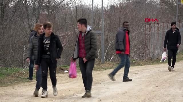 EDİRNE Pazarkule'de göçmenlerin bekleyişi sürüyor