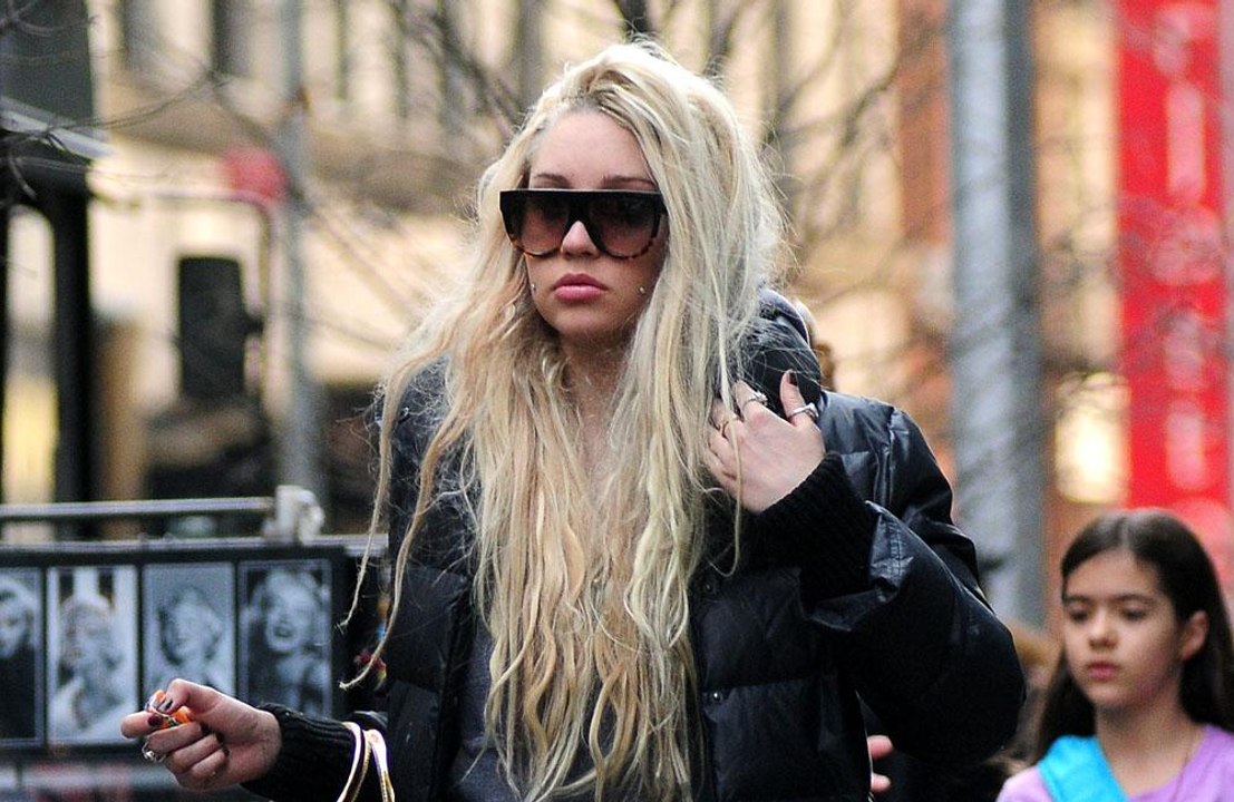 Amanda Bynes 'upset' over break-up
