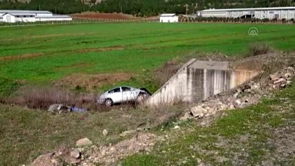 Otomobil sulama kanalına devrildi: 1 ölü, 1 yaralı