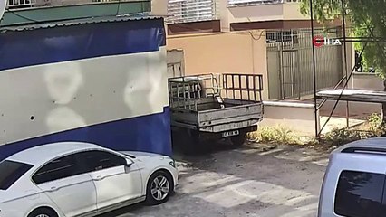 Sokak ortasında eski eş dehşeti kamerada!