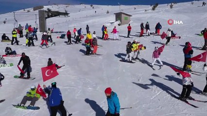 Türk Bayraklı 500 Kayaksever İdlib Şehitleri İçin Piste Çıktı