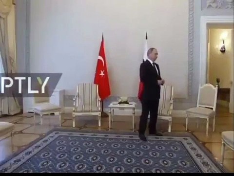 Putin Erdoğan'ı ayakta bekledi