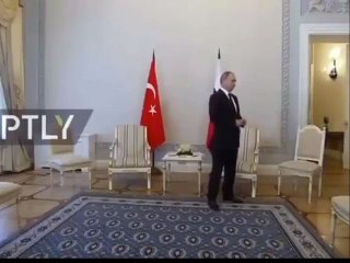 Putin Erdoğan'ı ayakta bekledi