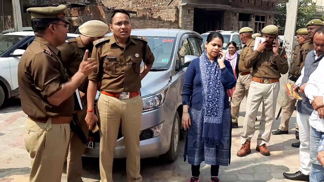 डीएम व एसपी ने लिया सुरक्षा व्यवस्थाओं का जायजा